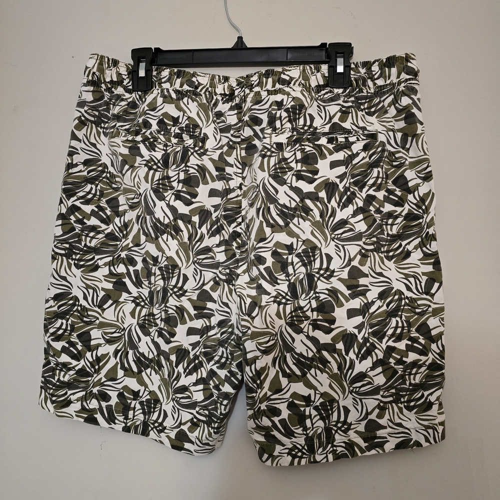 Banana Republic Printed Drawstring Shorts - Picture 3 of 3
